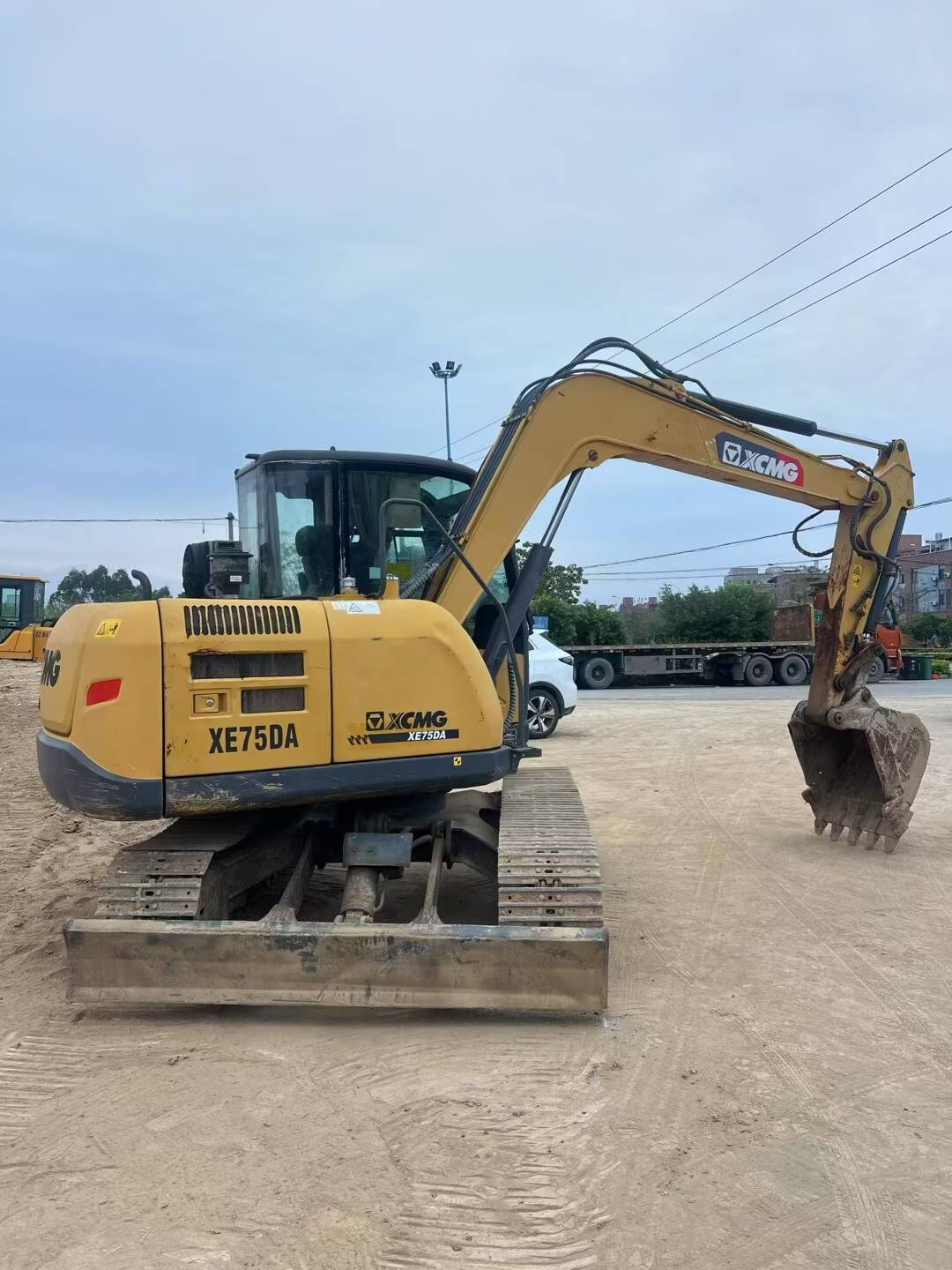 Buy XCMG XE75C Used Excavator / 4 Used XCMG XE75C Excavator 2016 Model / 4