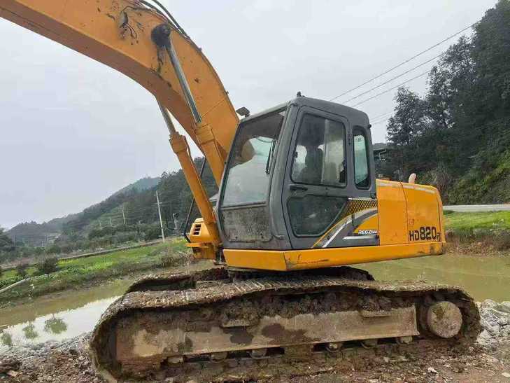 Buy Kato HD820 Used Excavator / 1