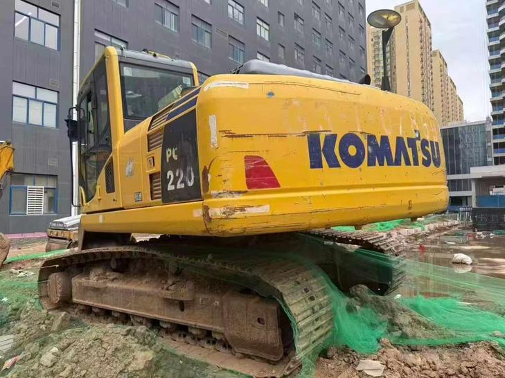 Buy Komatsu PC200-8 Used Excavator / 1