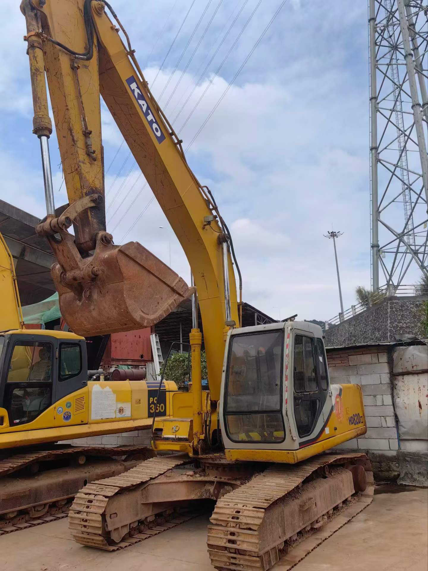 Buy Kato 820-3SP Used Excavator / 4 Used Kato 820-3SP Excavator 2016 Model / 4