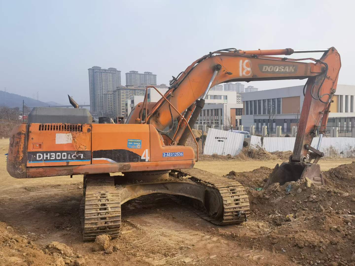 Buy Doosan DH300-7 Used Excavator / 1