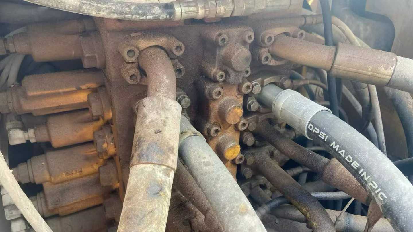 Used Komatsu PC220-8 Excavator 2015 Model / 5