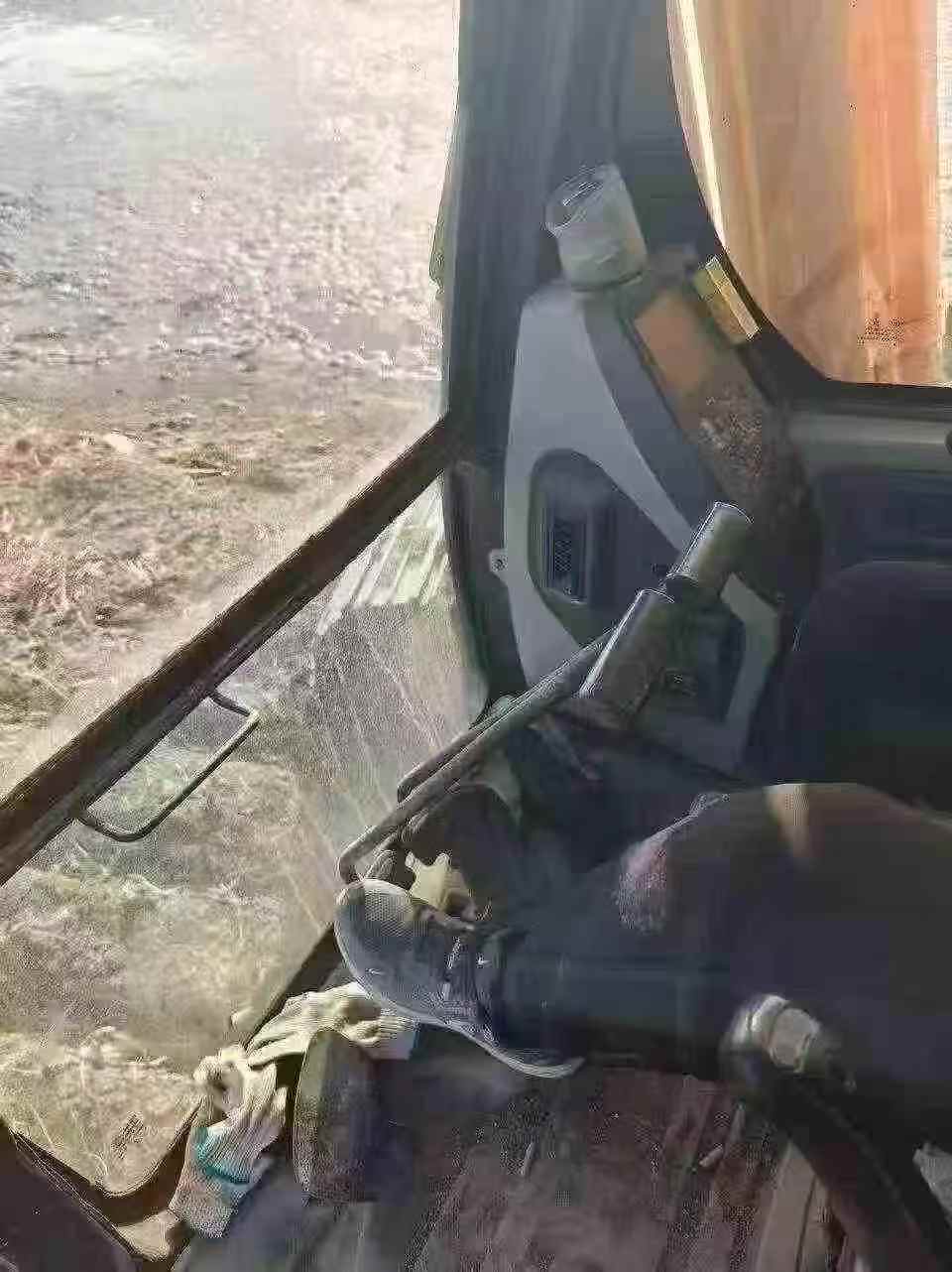 Buy Hyundai R215-7 Used Excavator / 8 Used Hyundai R215-7 Excavator 2010 Model / 8