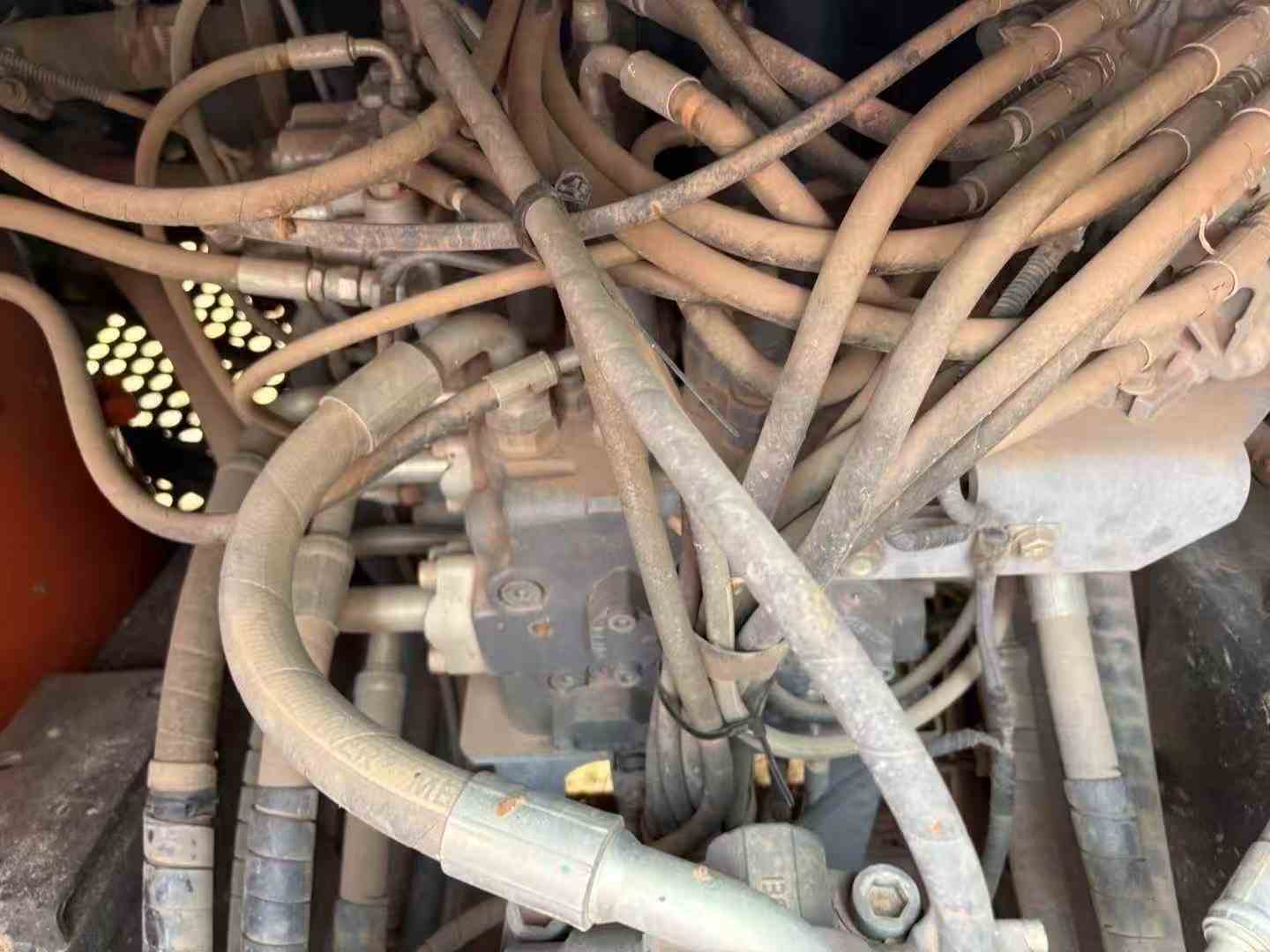 Used Hitachi ZH200-5A Excavator 2021 Model / 3