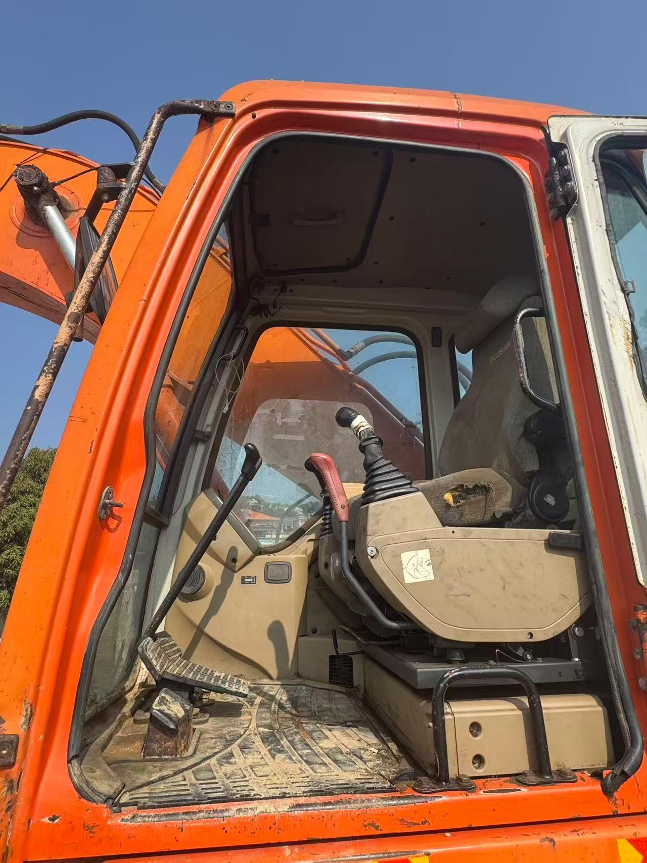 Buy Doosan DH215-9E Used Excavator / 8 Used Doosan DH215-9E Excavator 2014 Model / 8