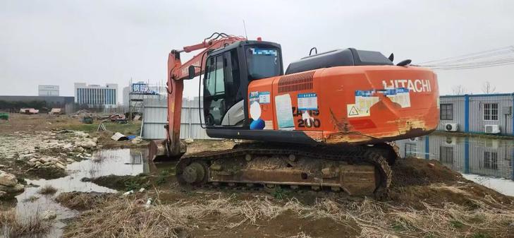 Buy Hitachi EX200-5 Used Excavator / 1