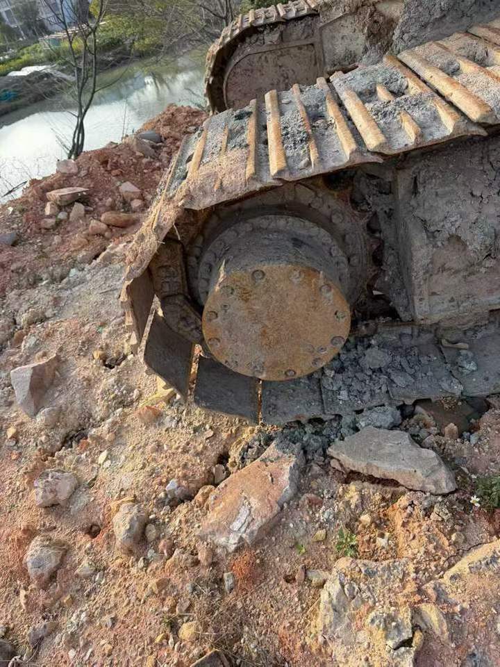 Used Hitachi ZX240-5A Excavator 2016 Model / 7