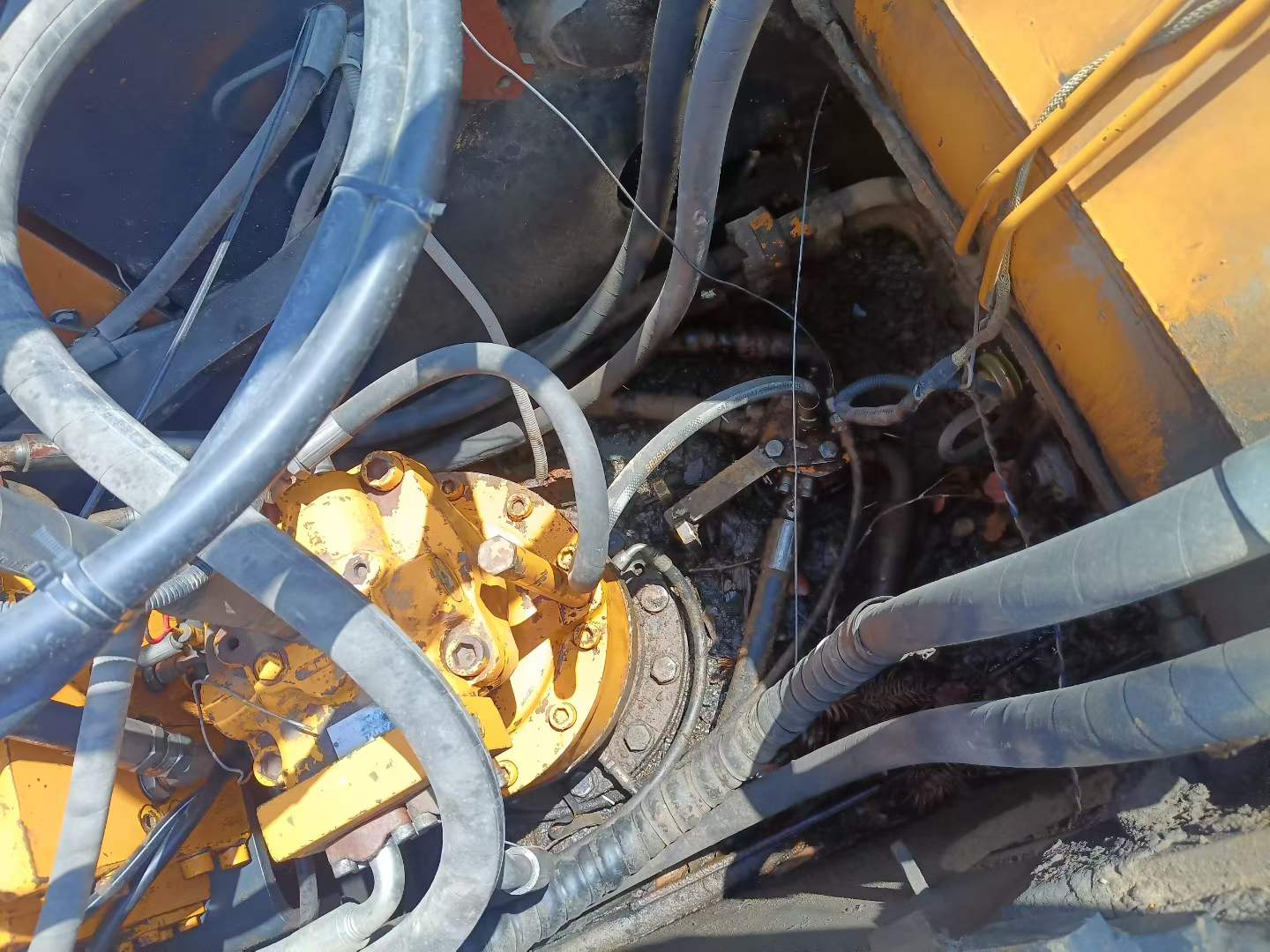 Buy Hyundai R215-7 Used Excavator / 3 Used Hyundai R215-7 Excavator 2014 Model / 3