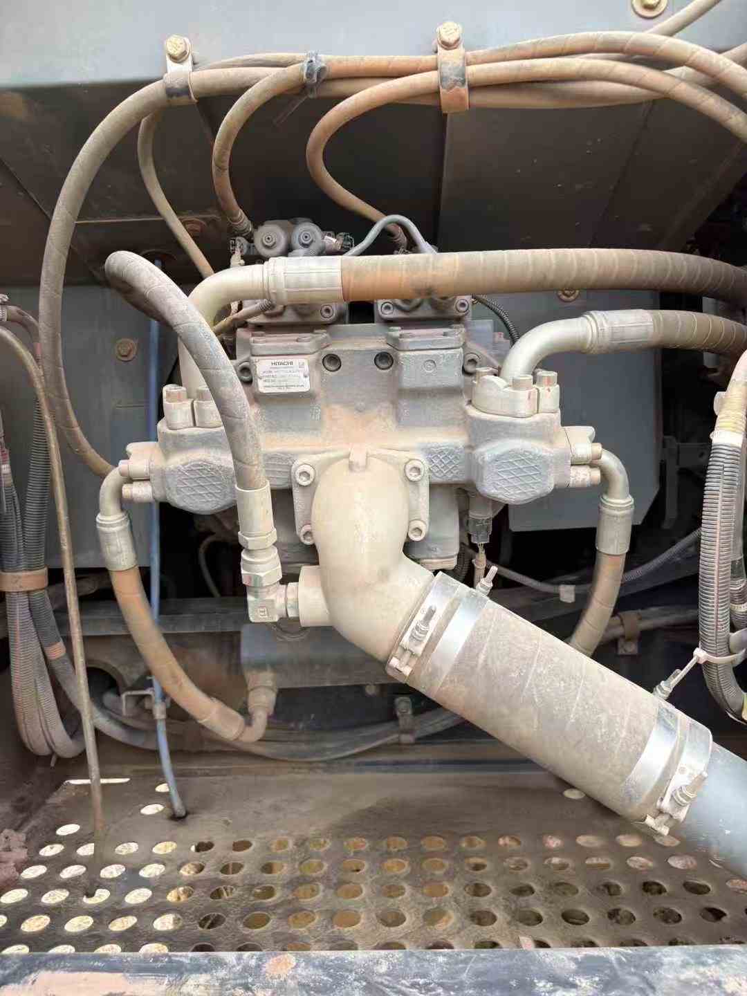 Used Hitachi ZH200-5A Excavator 2021 Model / 4