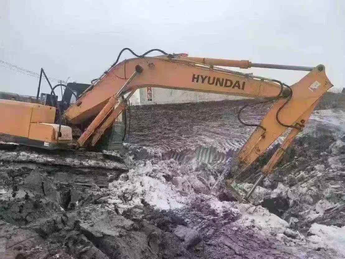 Buy Hyundai R215-7 Used Excavator / 2 Used Hyundai R215-7 Excavator 2010 Model / 2