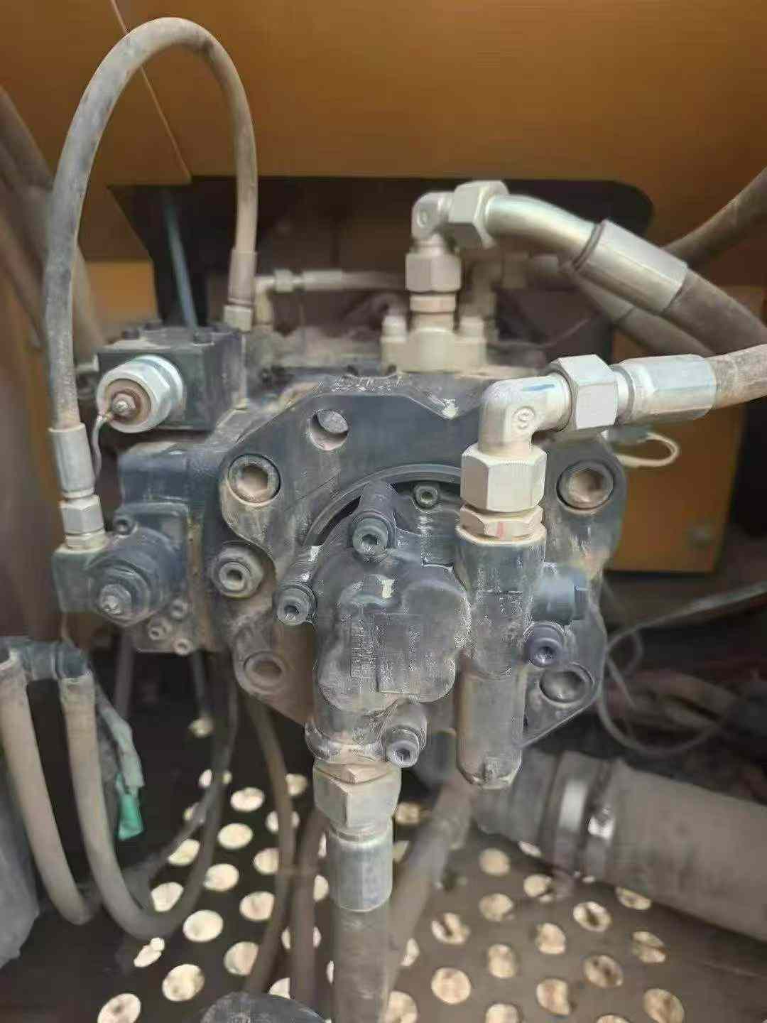 Used XCMG XE135B Excavator 2021 Model / 3