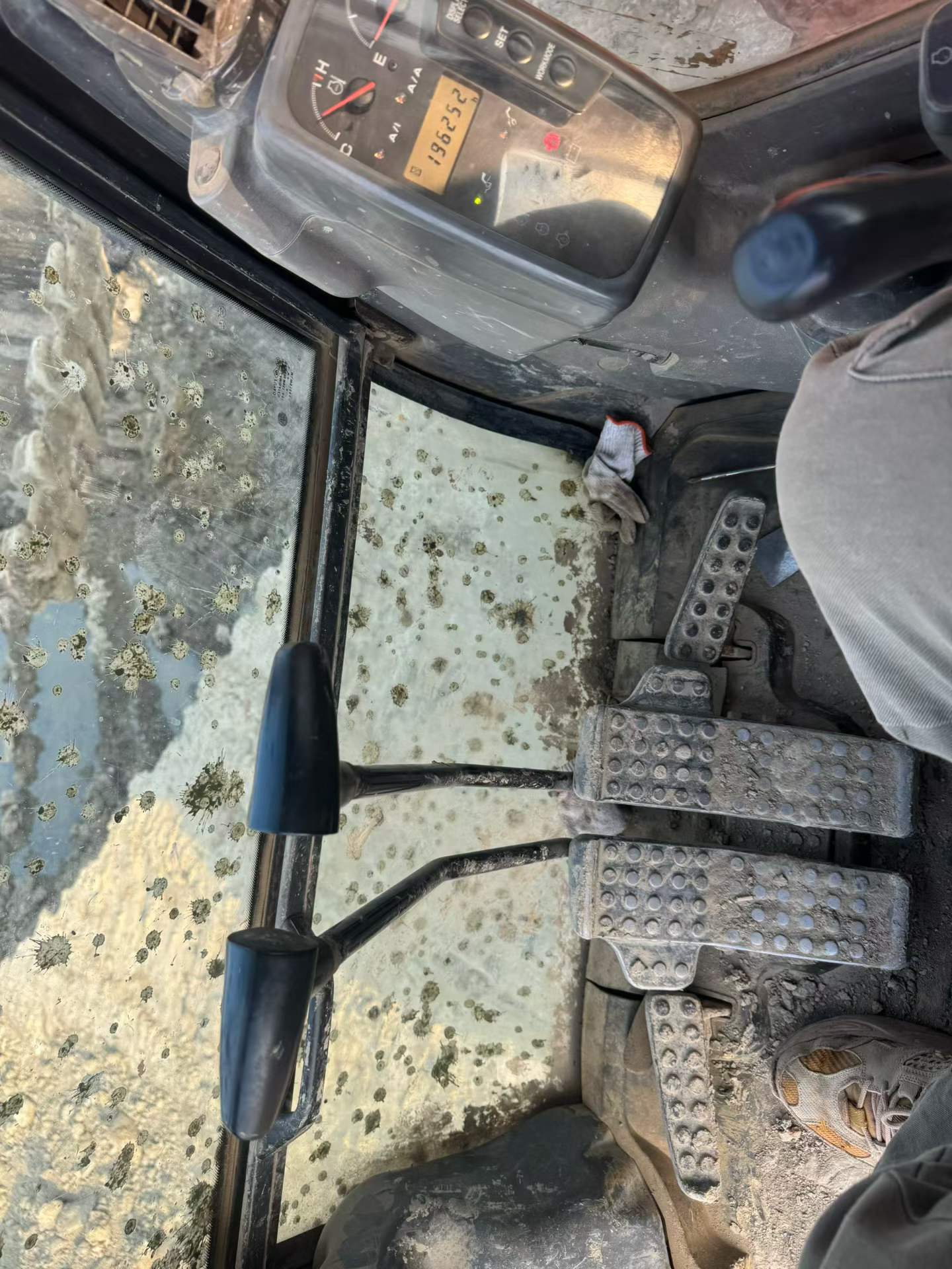 Used Hitachi ZX240-3G Excavator 2011 Model / 5