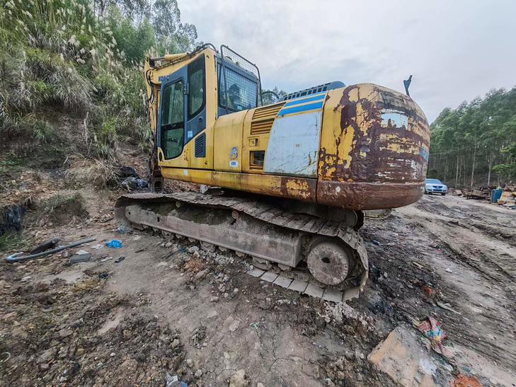 Buy Komatsu PC240-6 Used Excavator / 1