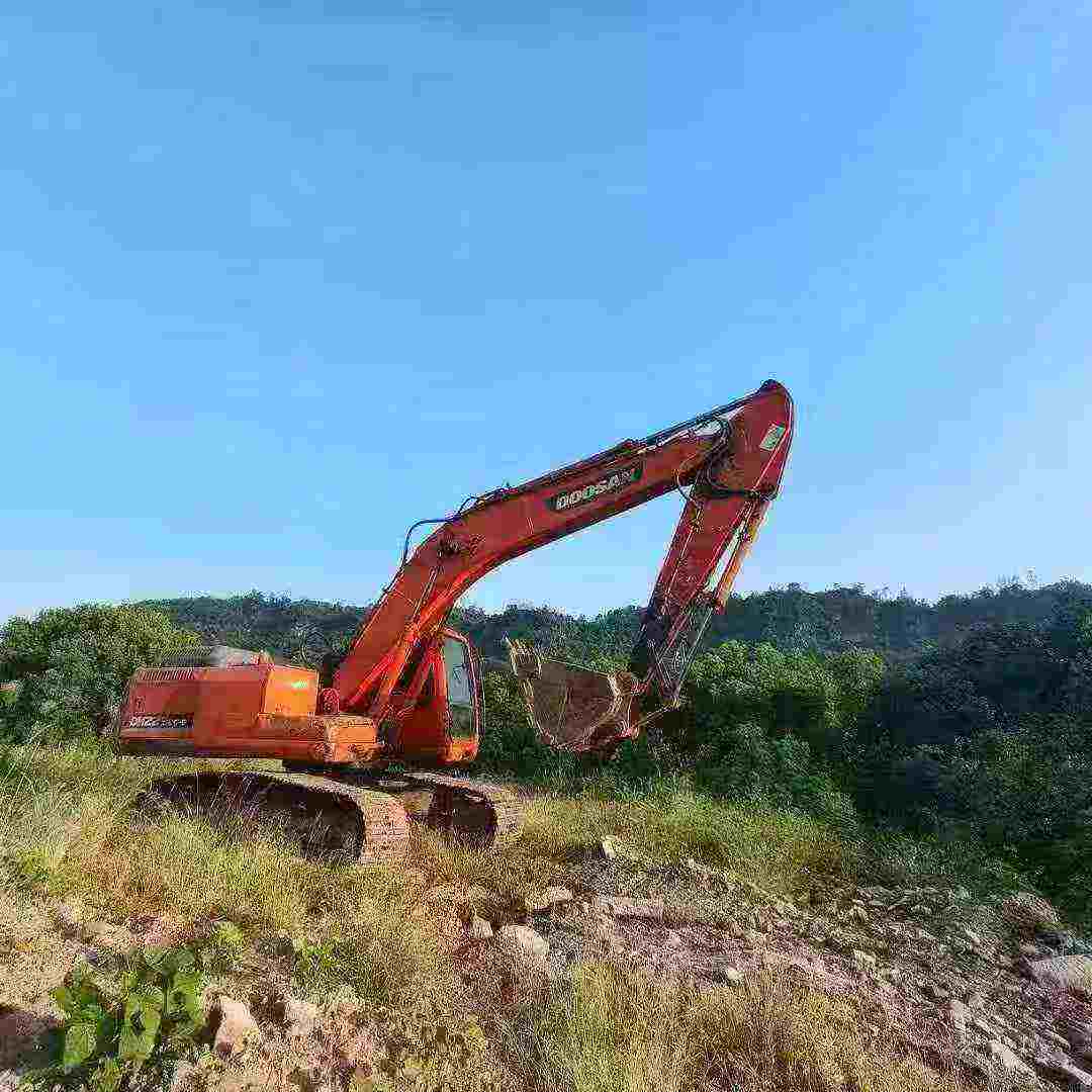 Buy Doosan DH215-9 Used Excavator / 1