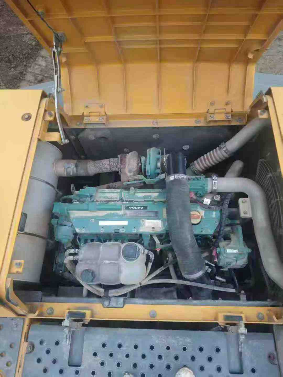 Used Volvo L250G Excavator 2019 Model / 4