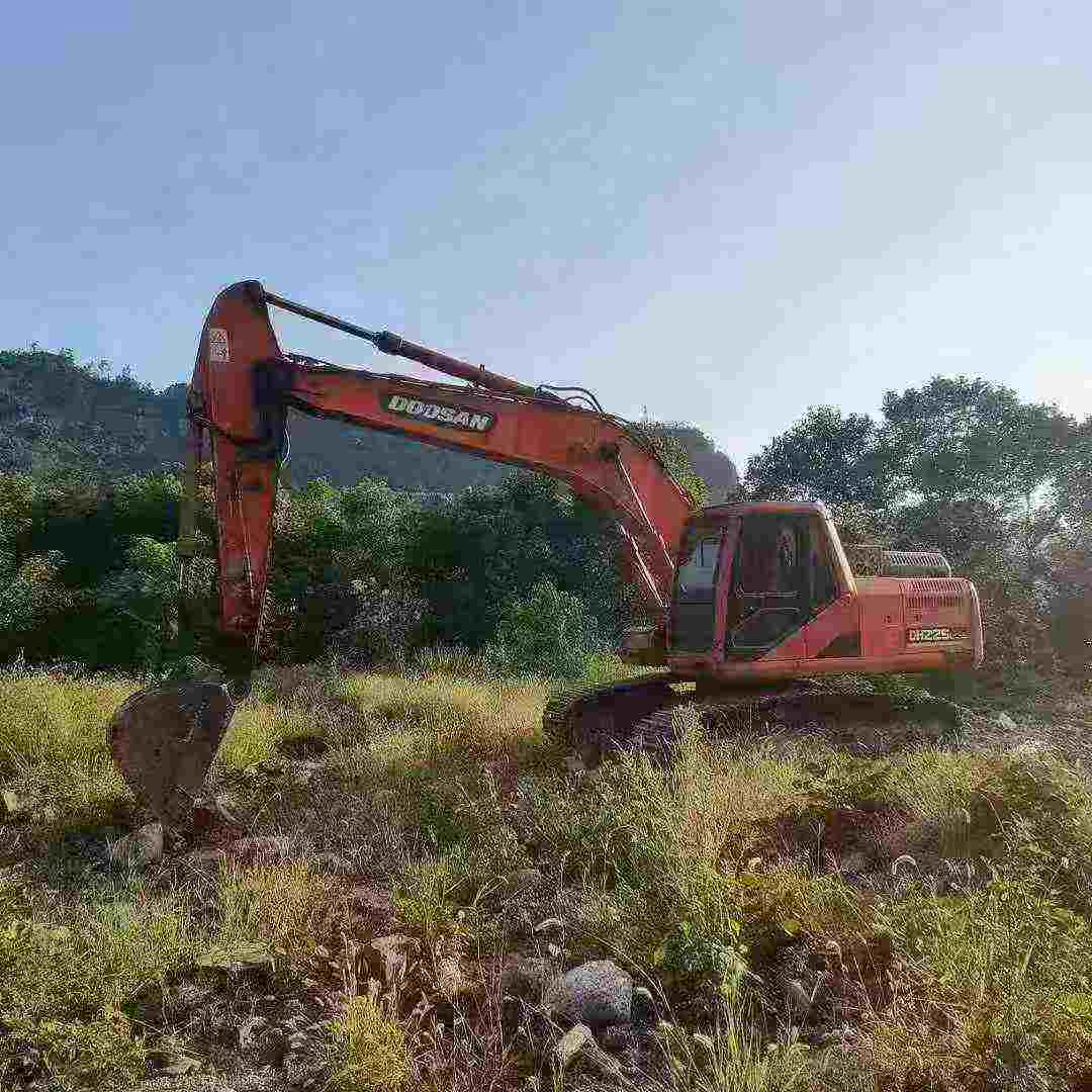 Buy Doosan DH215-9 Used Excavator / 2 Used Doosan DH215-9 Excavator 2015 Model / 2