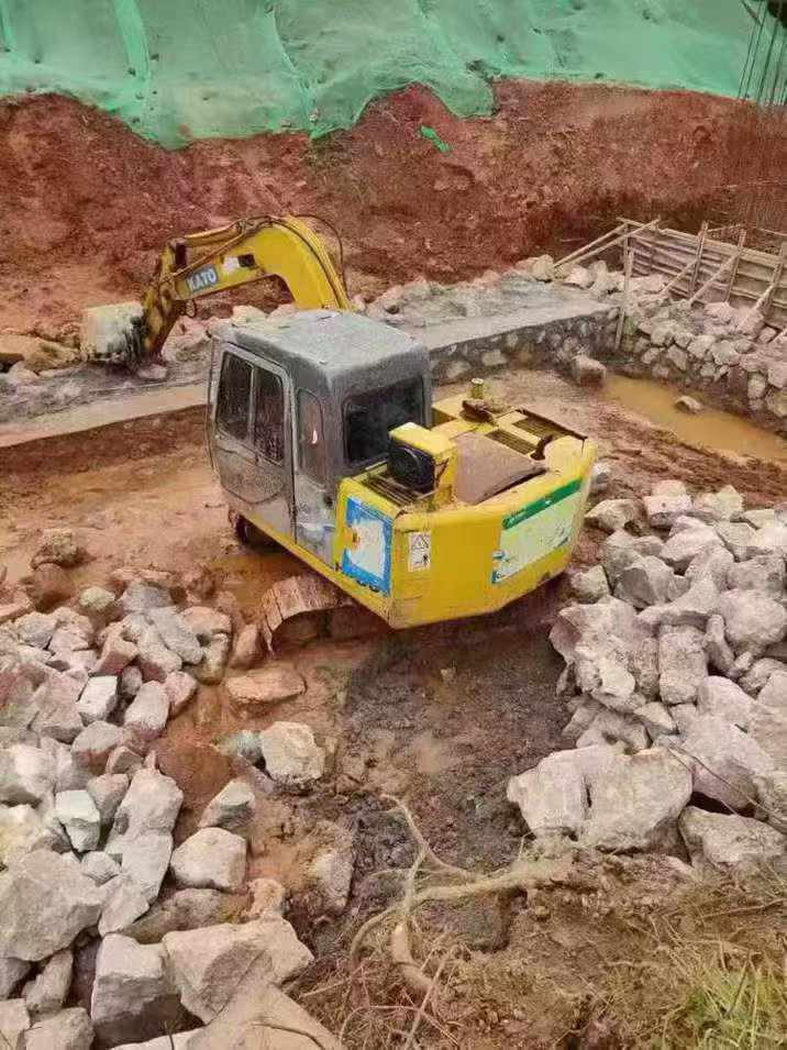 Buy Kato HD307 Used Excavator / 1