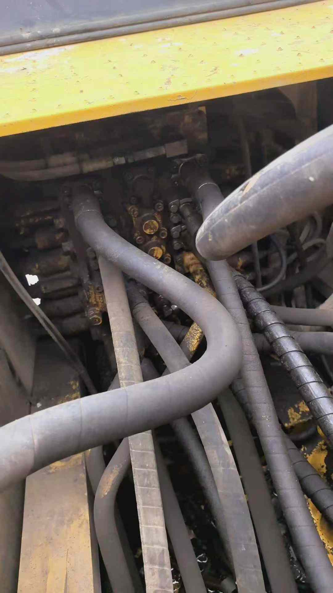 Used Komatsu PC220 Excavator 2016 Model / 2