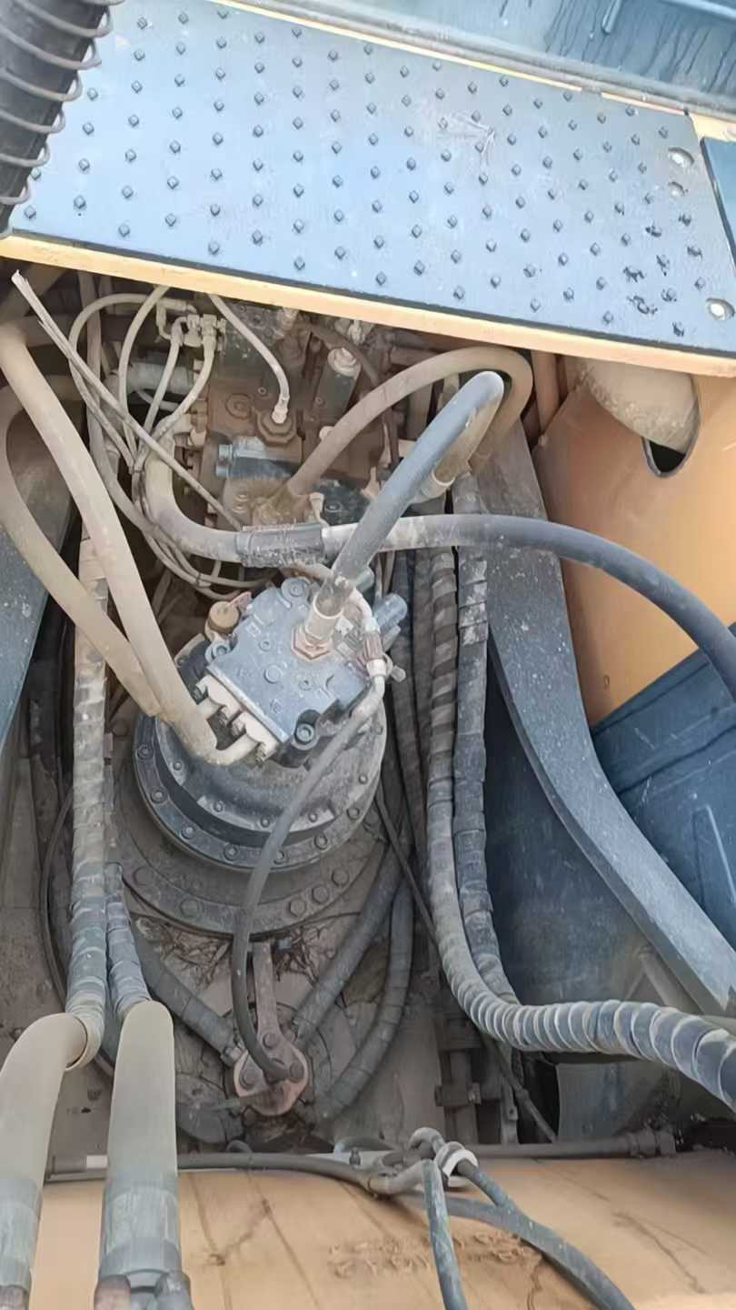 Used Hyundai R305LVS Excavator 2020 Model / 3