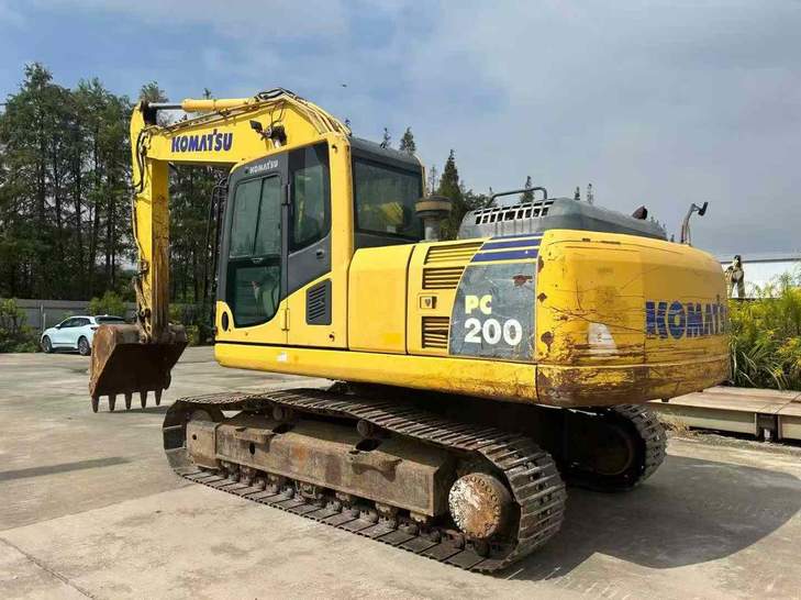 Buy Komatsu PC200-8M0 Used Excavator / 1