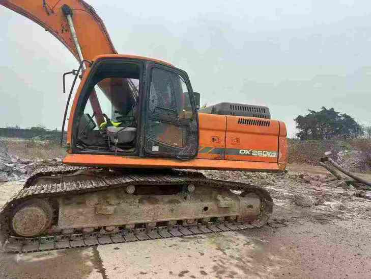 Buy Doosan DX260LC Used Excavator / 1