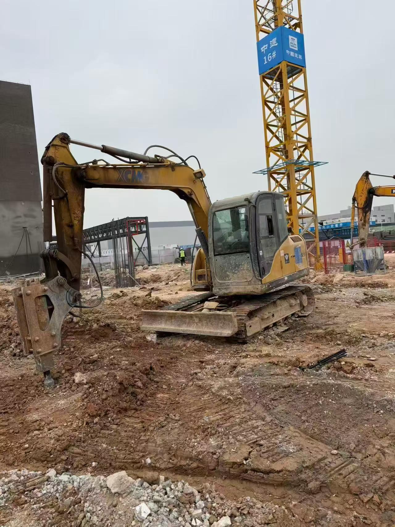 Buy XCMG XE75C Used Excavator / 1