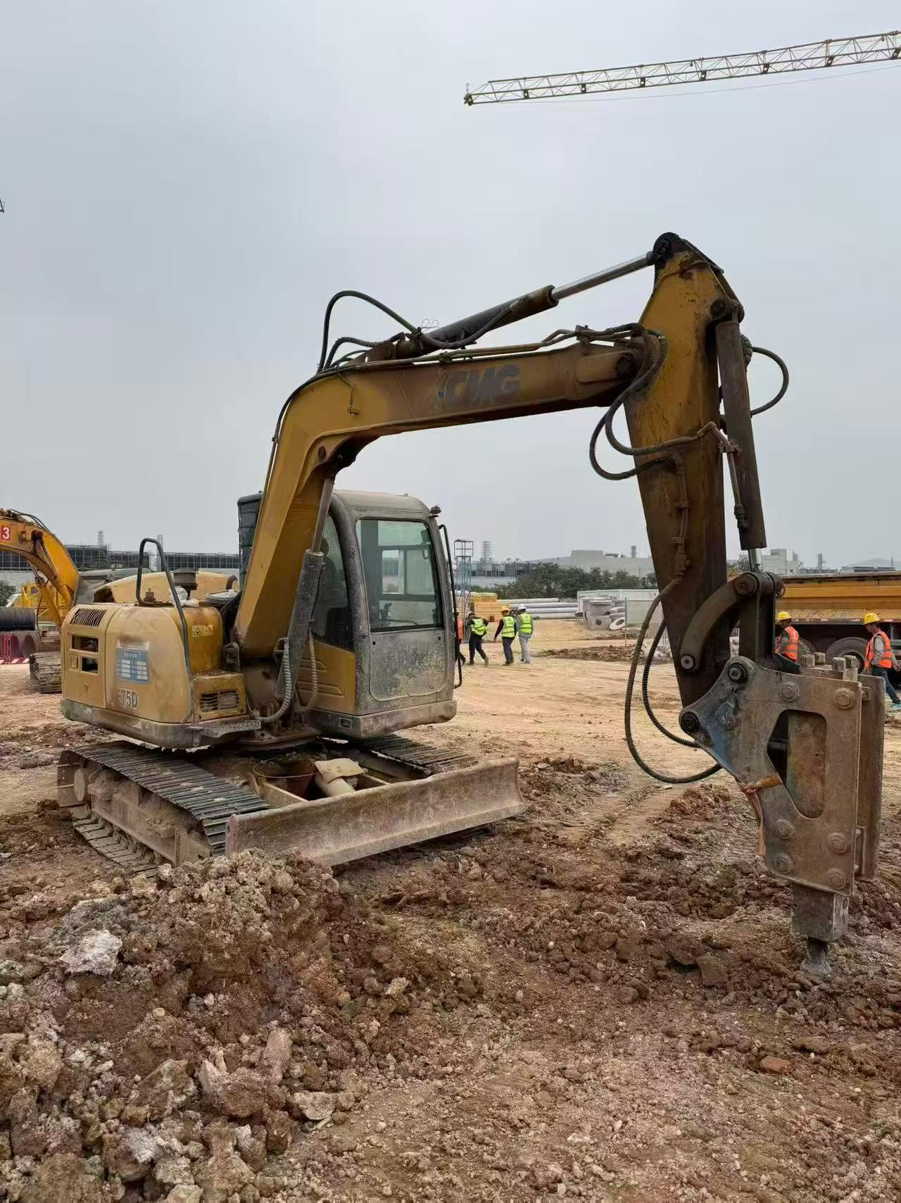 Buy XCMG XE75C Used Excavator / 2 Used XCMG XE75C Excavator 2017 Model / 2