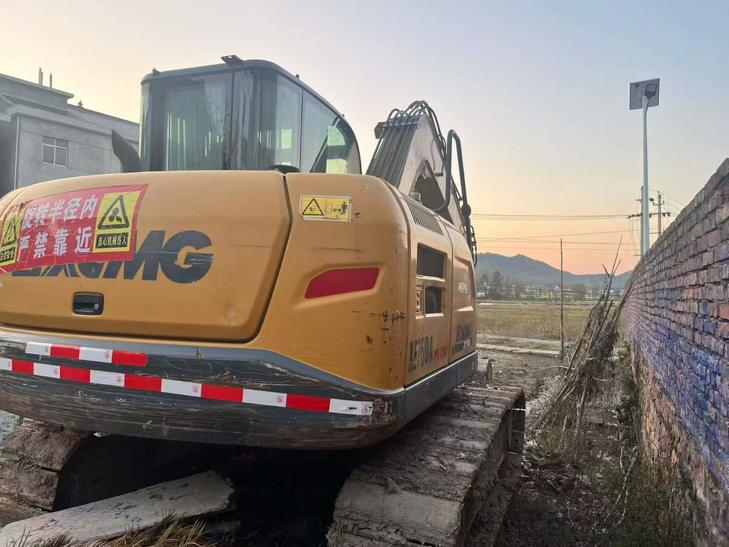 Buy XCMG XE3000 Used Excavator / 1