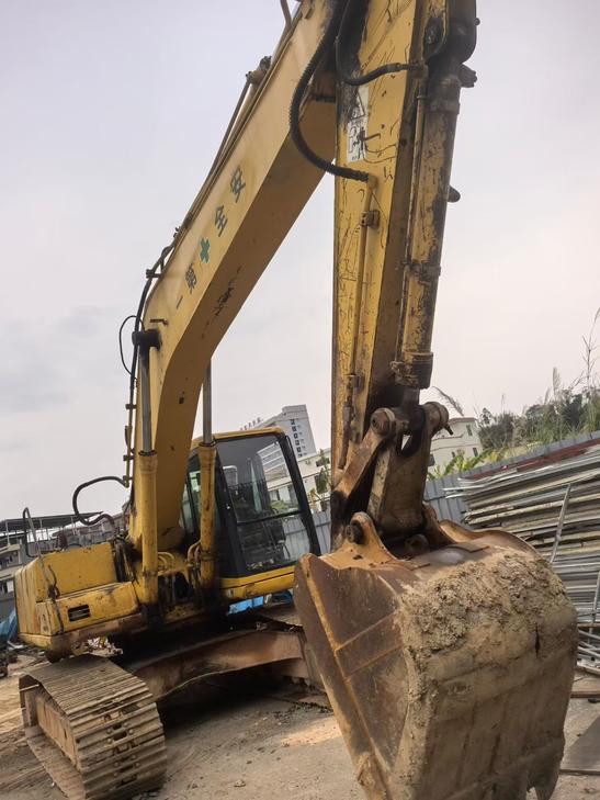 Buy Komatsu PC200-6 Used Excavator / 1