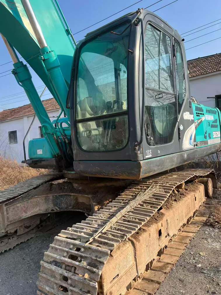 Used Kobelco SK250 Excavator 2016 Model / 3