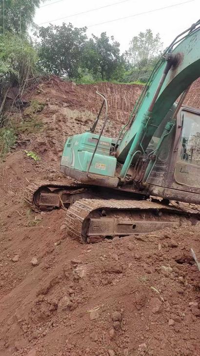 Buy Kobelco SK130 Used Excavator / 1