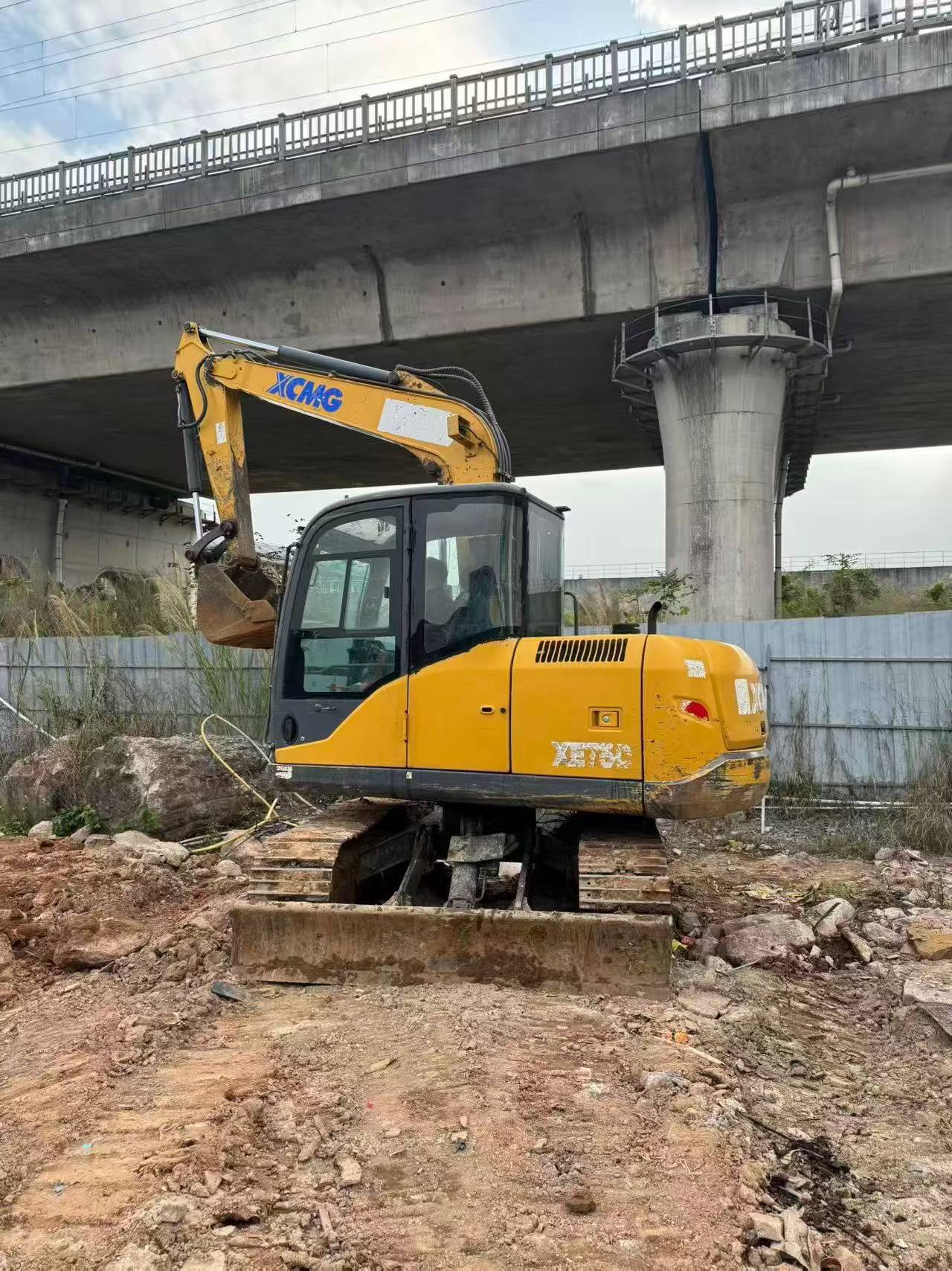 Buy XCMG XE75C Used Excavator / 1