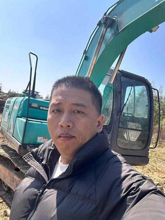 Buy Kobelco SK130 Used Excavator / 1