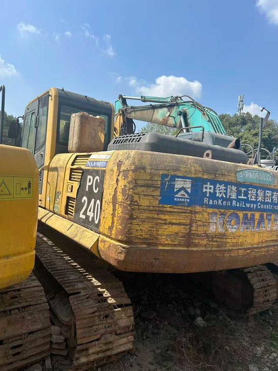 Buy Komatsu PC240-6 Used Excavator / 1