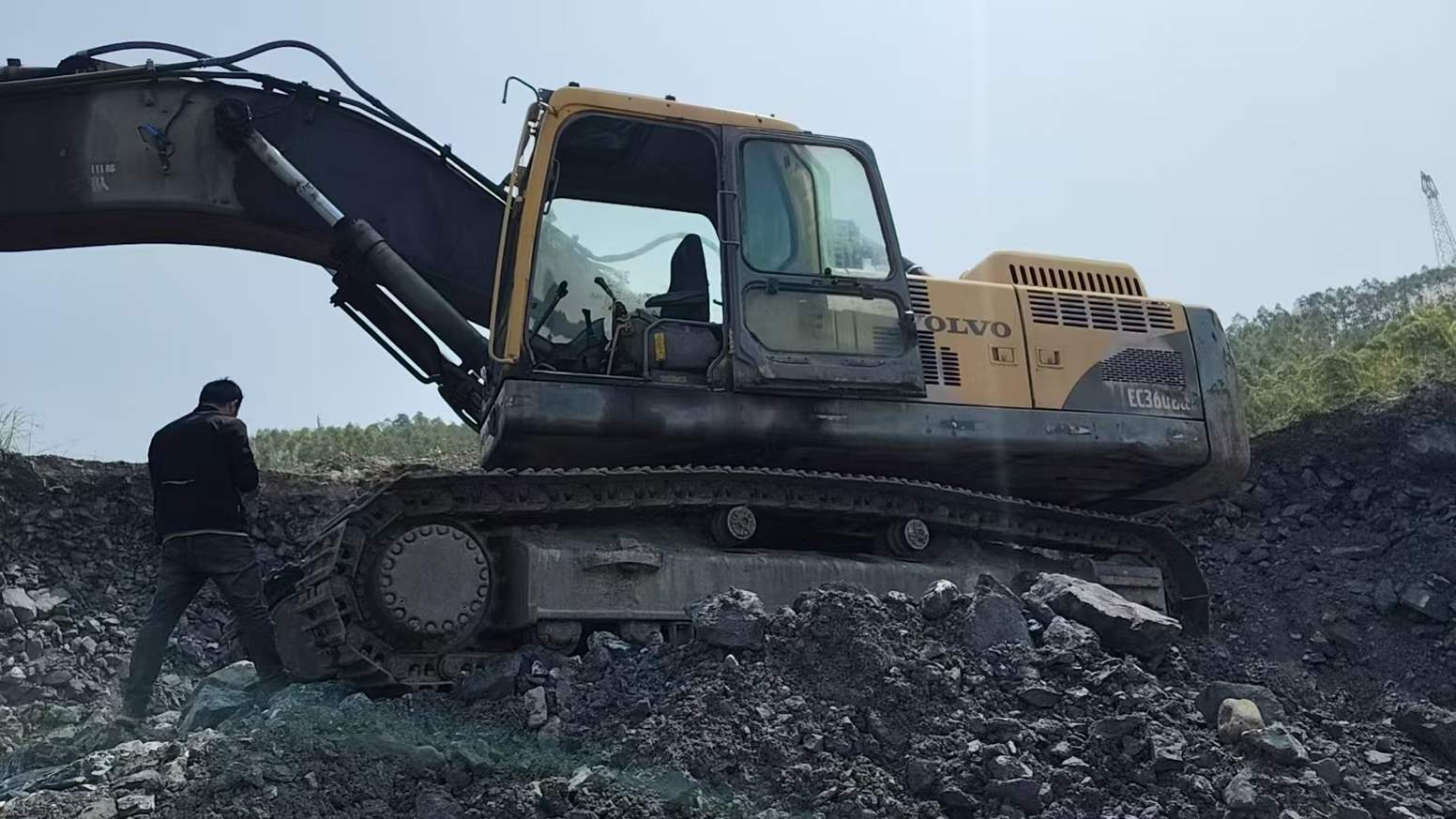Buy Volvo EC360BL Used Excavator / 1