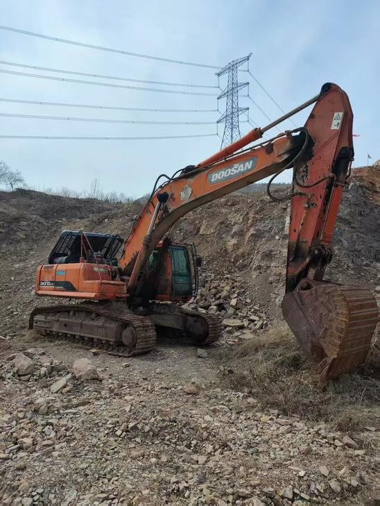 Buy Doosan DH370 Used Excavator / 1