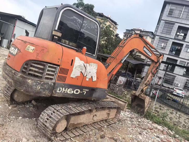 Buy Doosan DH60-7 Used Excavator / 1