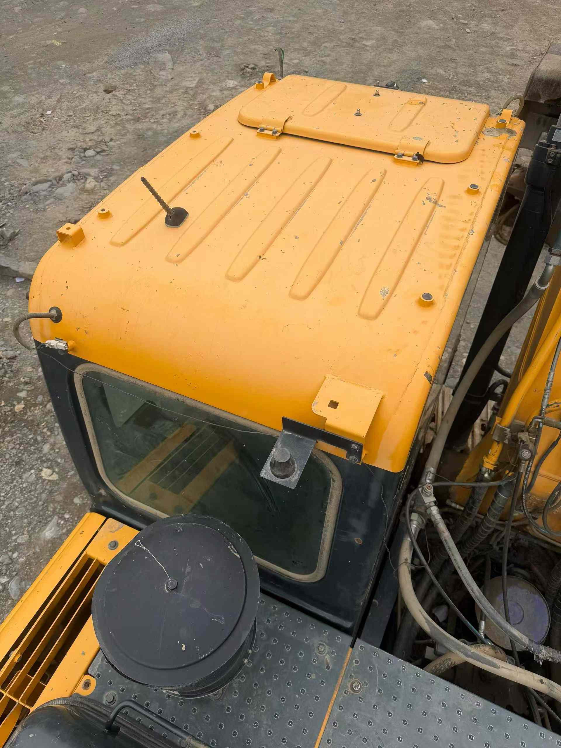 Used Hyundai R225-7 Excavator 2020 Model / 3