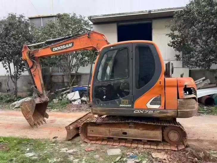 Buy Doosan DX75 Used Excavator / 1