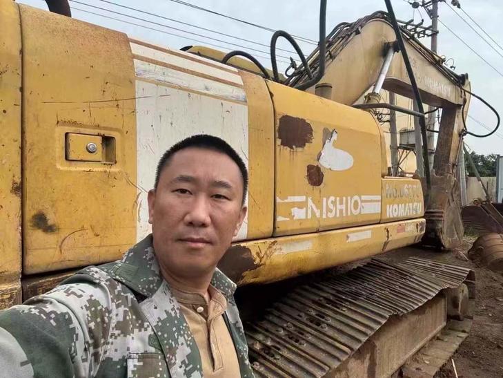 Buy Komatsu PC200-7 Used Excavator / 1