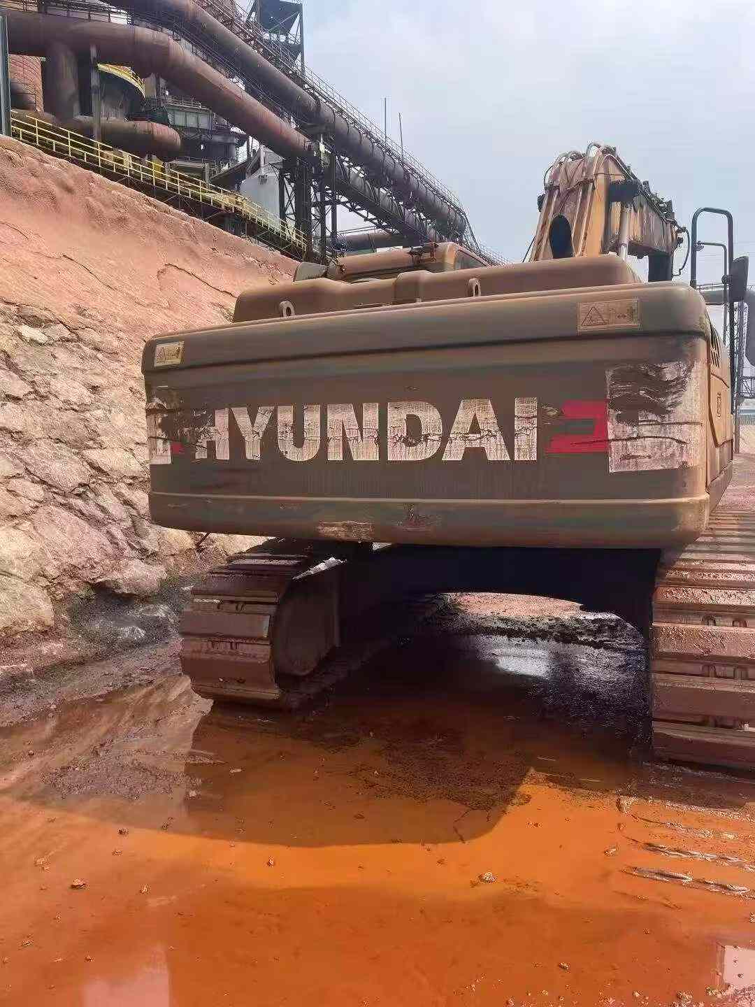 Used Hyundai R275LVS Excavator 2018 Model / 3