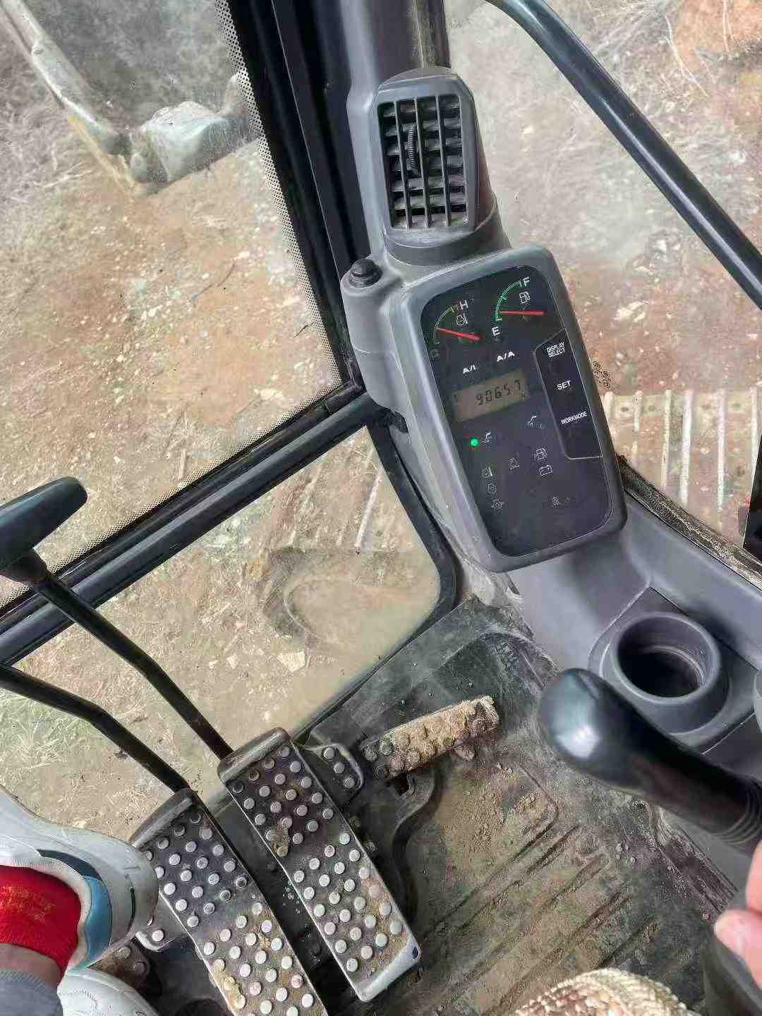 Used Hitachi EX120-6 Excavator 2014 Model / 9