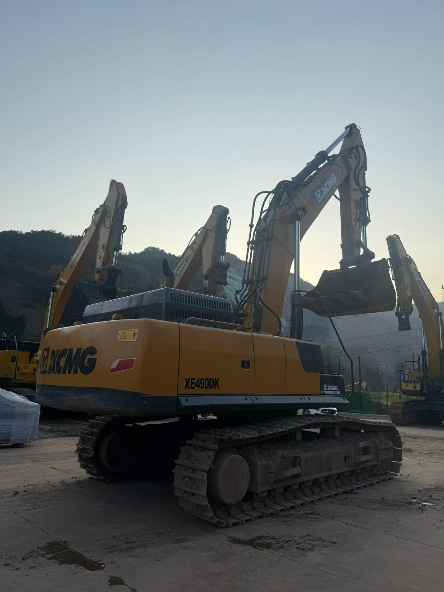 Used XCMG XE490D Excavator 2019 Model / 3