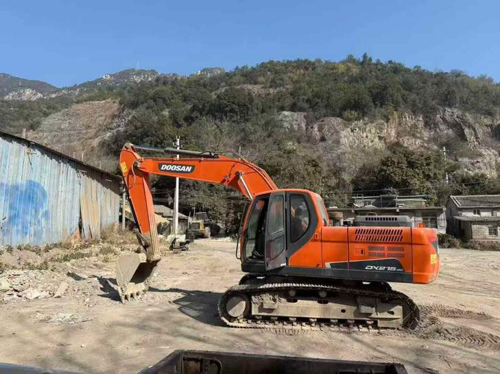 Buy Doosan DH215-7 Used Excavator / 1