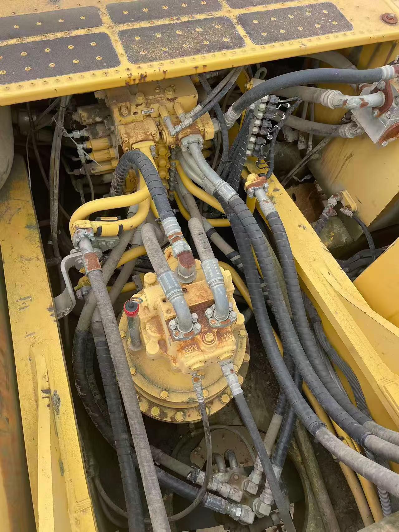 Used Komatsu PC300-8 Excavator 2014 Model / 3