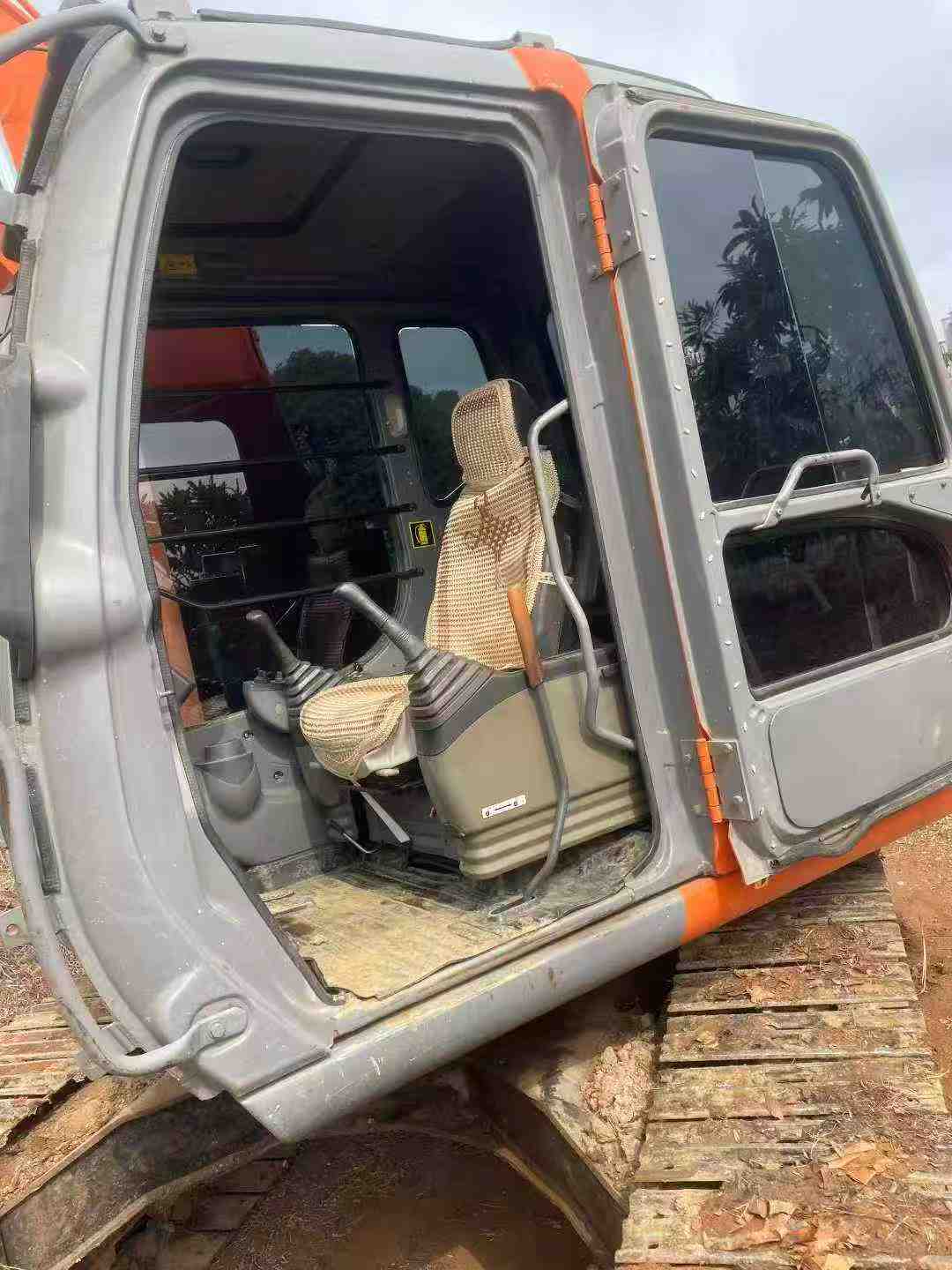 Used Hitachi EX120-6 Excavator 2014 Model / 6