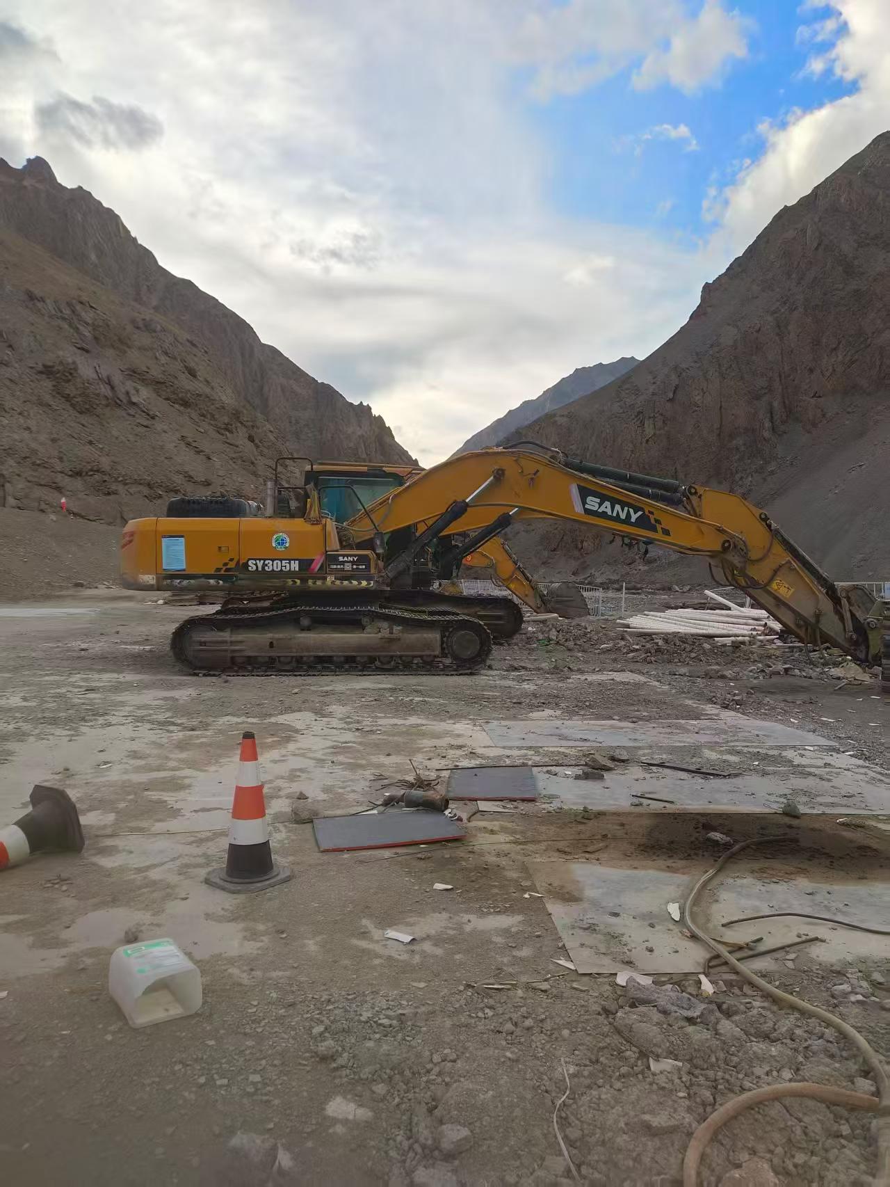 Used Sany SY245H Excavator 2021 Model / 4