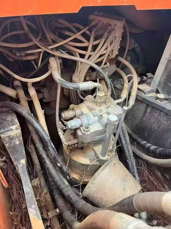 Buy Hitachi EX200-5 Used Excavator / 1