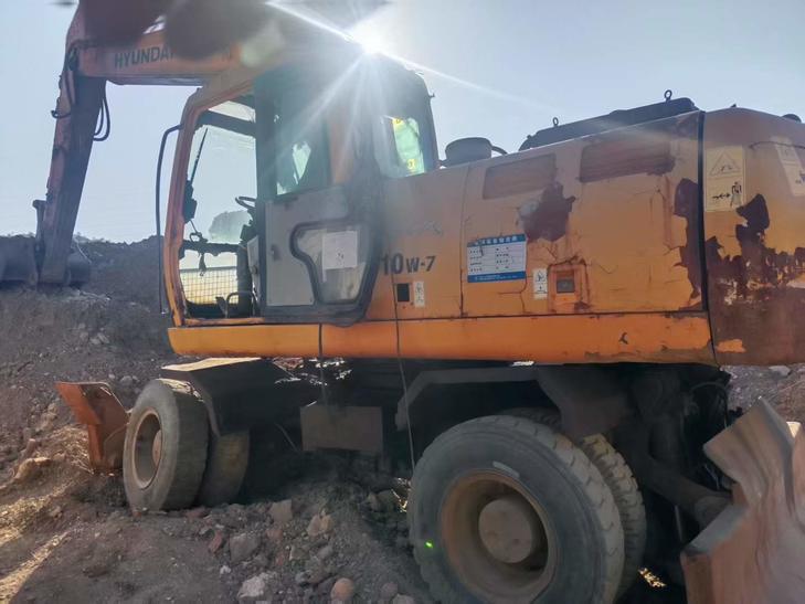 Buy Hyundai R210W Used Excavator / 1
