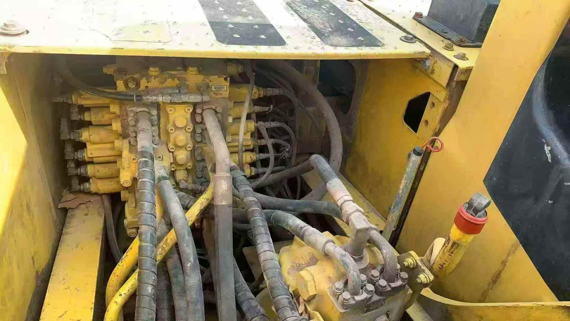 Used Komatsu PC220-8 Excavator 2018 Model / 8